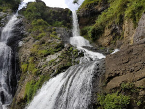 2512 pongas falls 300x225