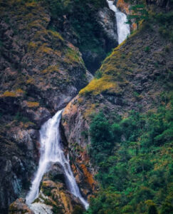 2592 laroy falls 243x300