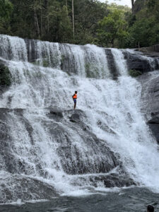 2594 napipiwongan falls 225x300