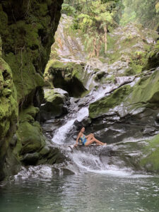 2868 buslugan falls 225x300