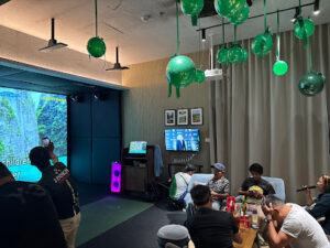 2988 break 100 8211 premier golf sports lounge 300x225