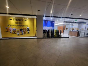 3034 friends screen golf simulation 300x225