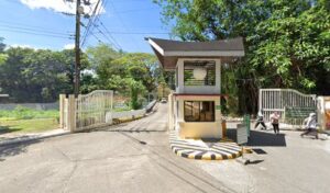 3119 valley golf and country club 8211 golf course and country club gate 300x176