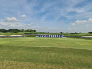 3158 beverly golf clubhouse 300x225