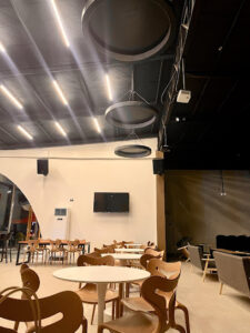 3256 swing indoor golf lounge 225x300