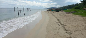 3406 kawa kawa beach 300x135