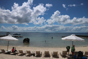 3572 galapagos beach 300x200