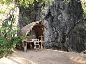3693 coron beach huts 300x225