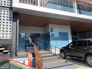 4533 blueworld dive center 300x225