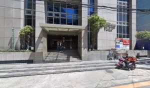 4609 underwater art exploration 300x176