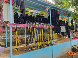 4672 divergems diving center 300x225