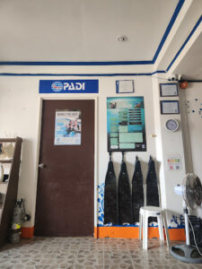 4676 dive funatics 225x300