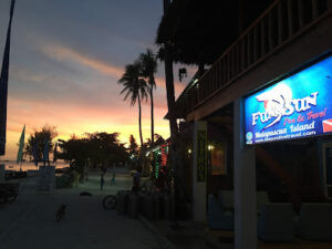 4694 fun sun dive travel 300x225