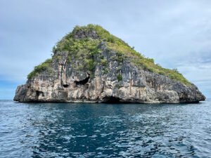 4741 bugtong bato dive site 300x225