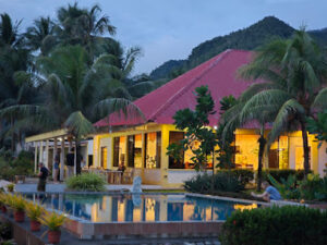 4755 pintuyan dive resort 300x225