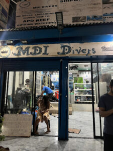 4792 mdi diveshop 225x300