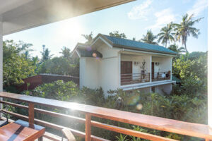 5206 fat lips surf lodge 300x200