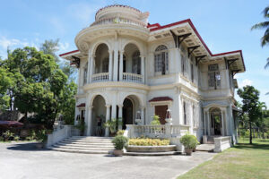 5301 molo mansion 300x200