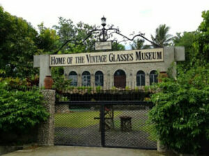 5391 laguerta vintage glasses museum 300x223