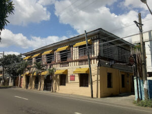 5415 sinamay house 300x225