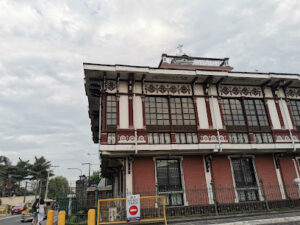 5500 pamintuan mansion 300x225